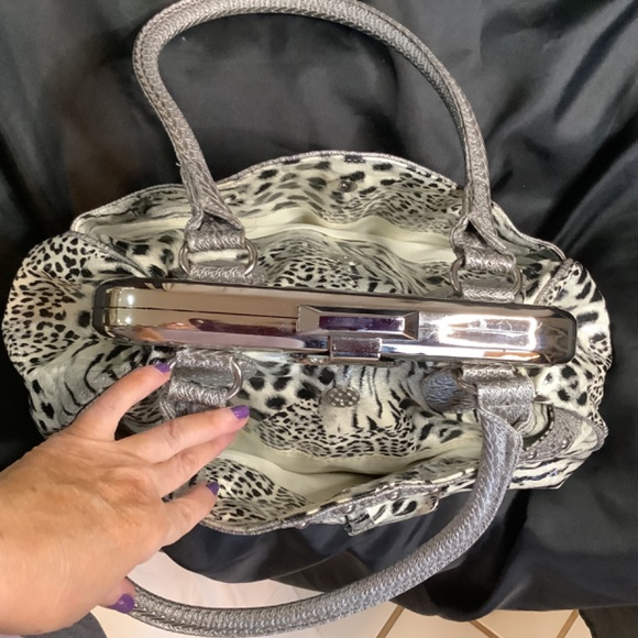 EUC animal leopard cheetah black/white shoulder bag beauty - Picture 6 of 17